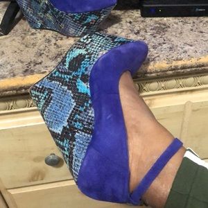 Royal blue wedges with snakeskin.